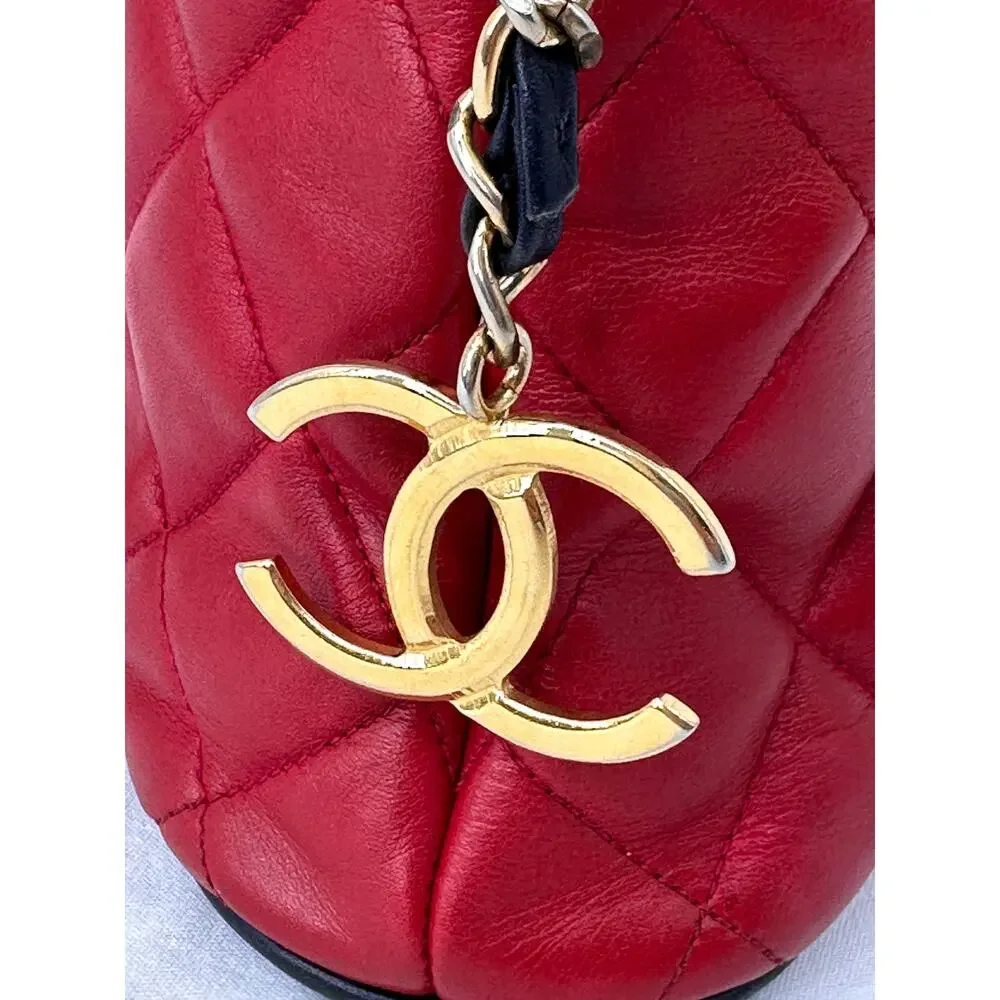 Vintage Chanel Bicolor Red Navy Quilted Lambskin Shoulder Bag Gold CC Charm